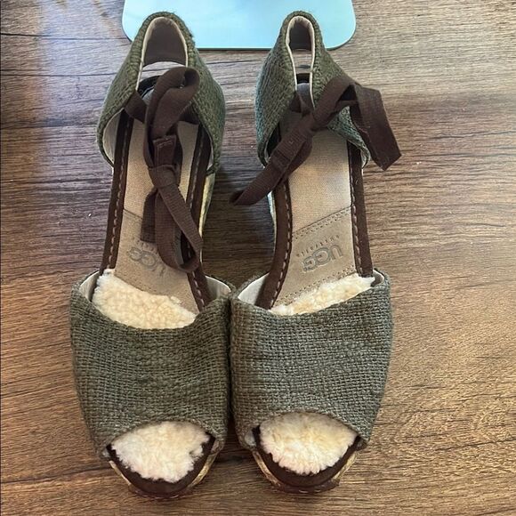 UGG Women's Green Peep-Toe Wedges - Picture 1 of 5